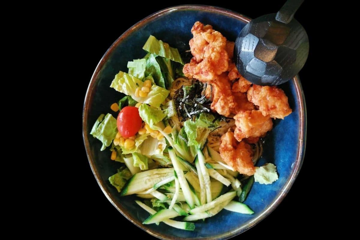 Chilled Ramen with Deep fried Boneless Chicken and Salad 炸雞沙拉涼麵