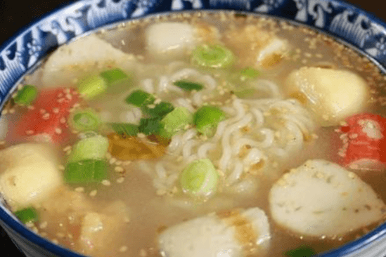 S5. Noodle Soup with Mix Fish Balls 什锦鱼丸公仔面