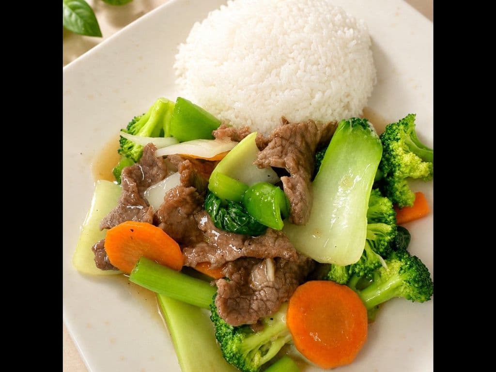 515. Beef and Mixed Vegetable Stir Fry on Rice