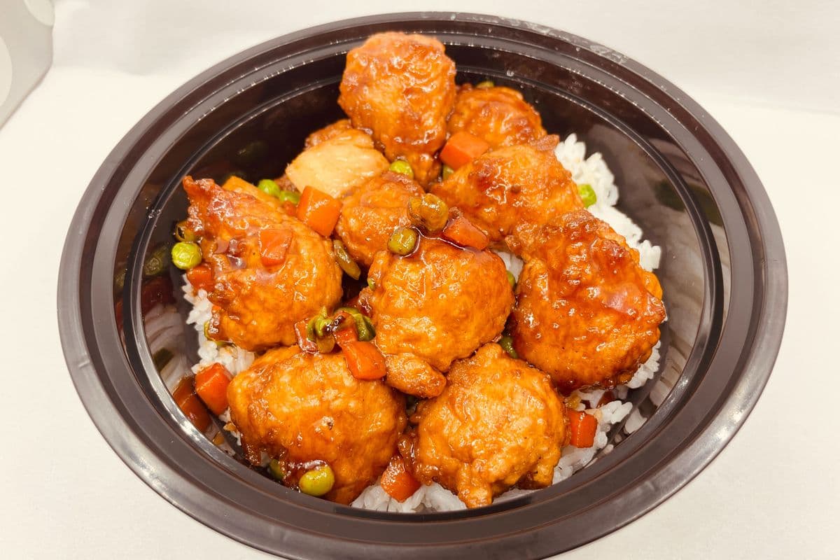 #1. General Tao Poulet avec Riz / General Tao's Chicken with Rice (Medium )