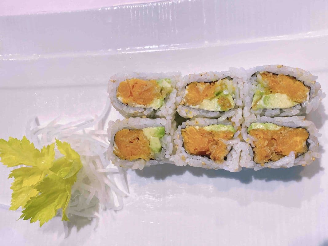 Yam Tempura And Avocado Roll R29 Rouleau Tempura À La Patate Douce Et Avocat