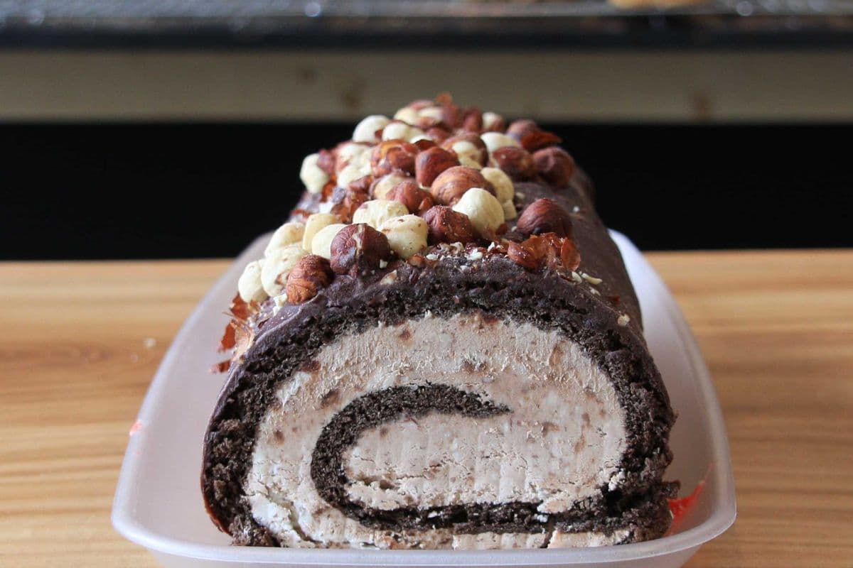 Nougat-Chocolate Cream Roll (1 Slice)
