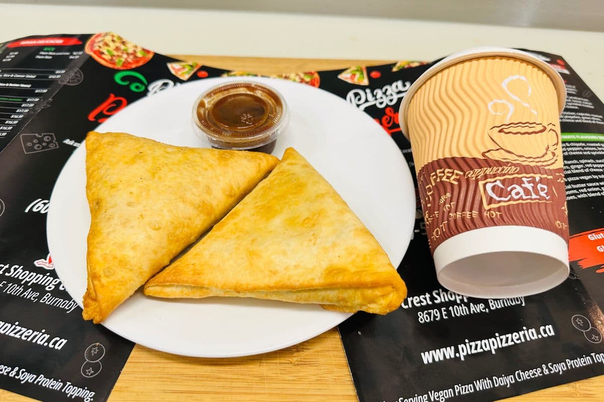 6 Veggie Samosa With Tamrid