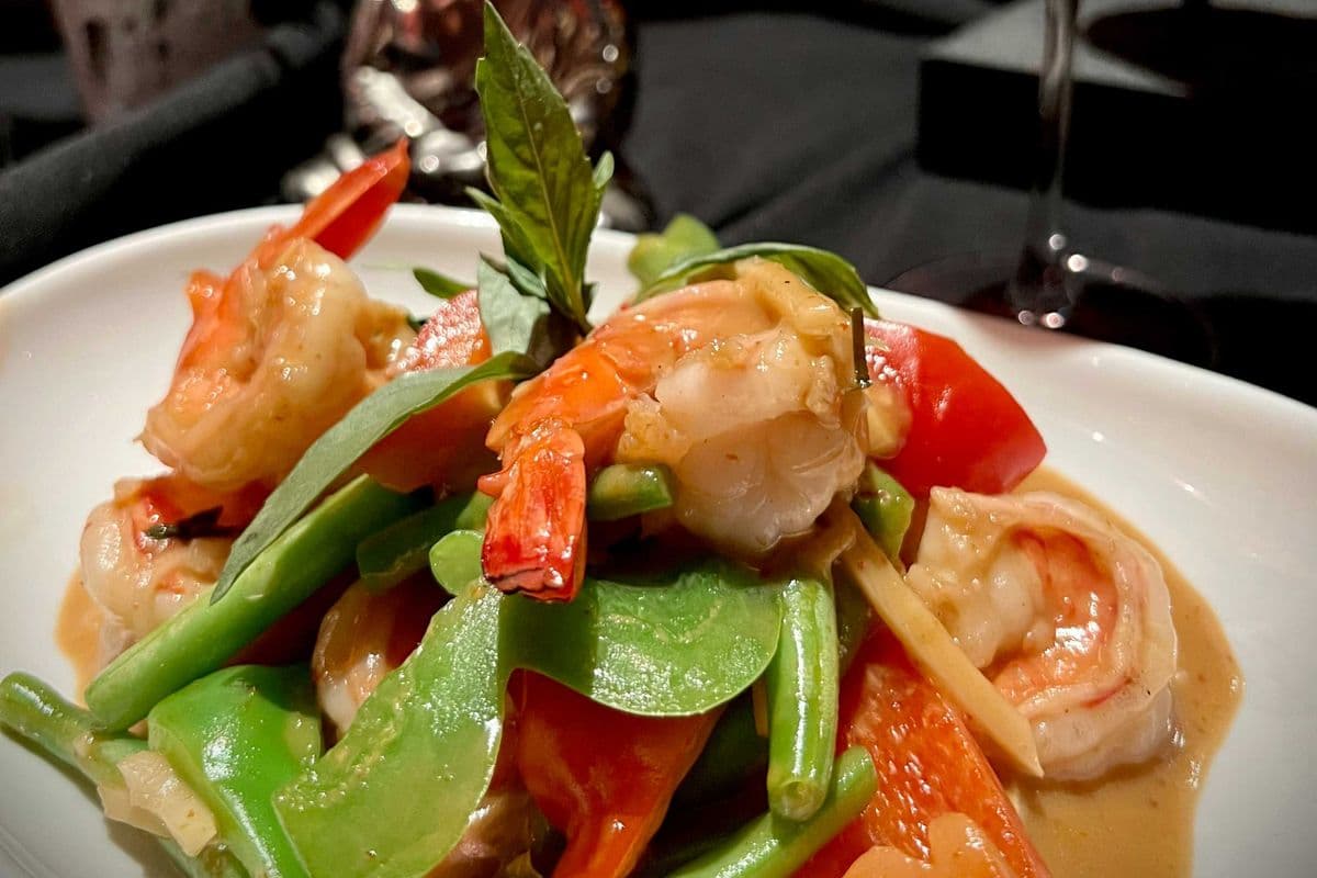 SE6. Pad Prik Goong