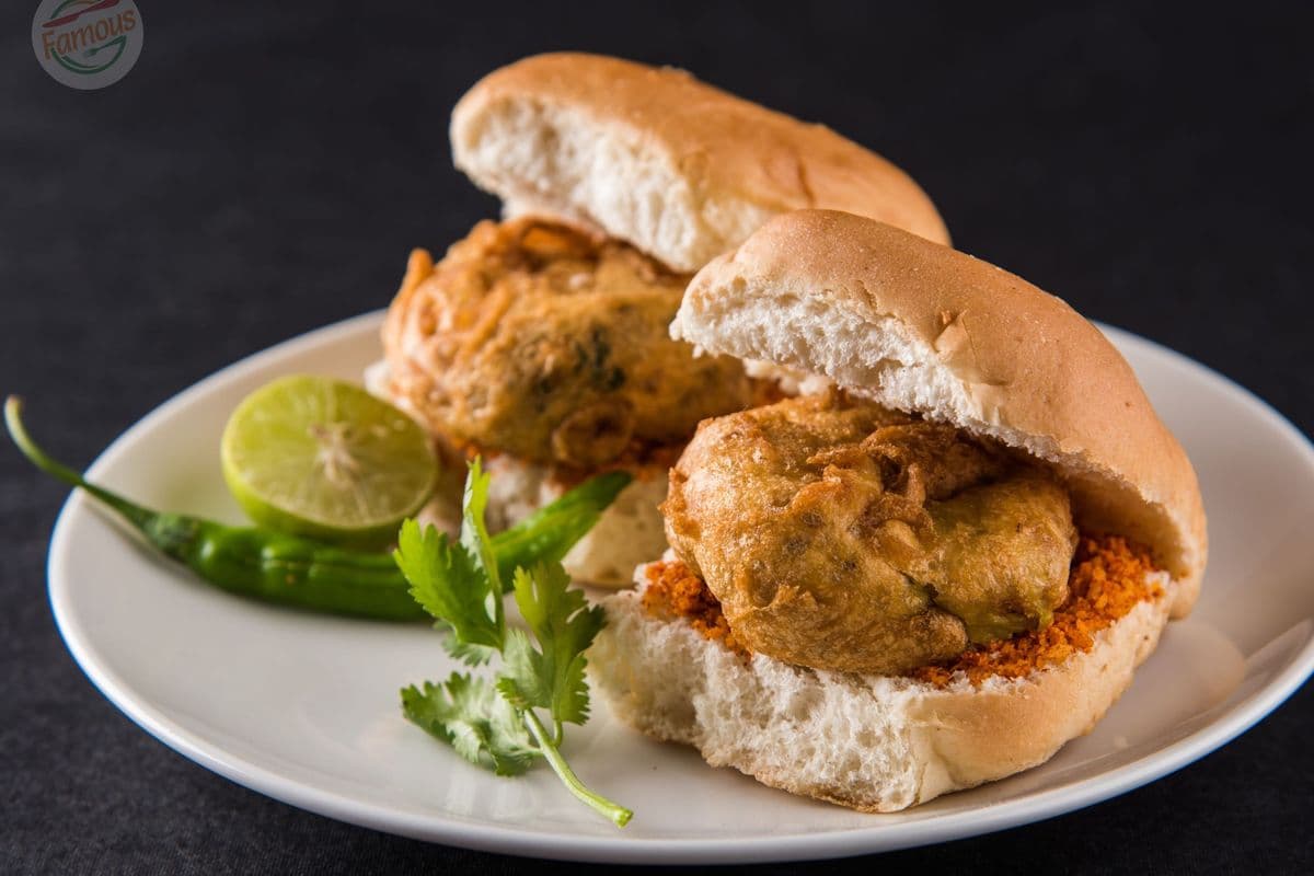 Schezwan Vadapav (1 Piece)