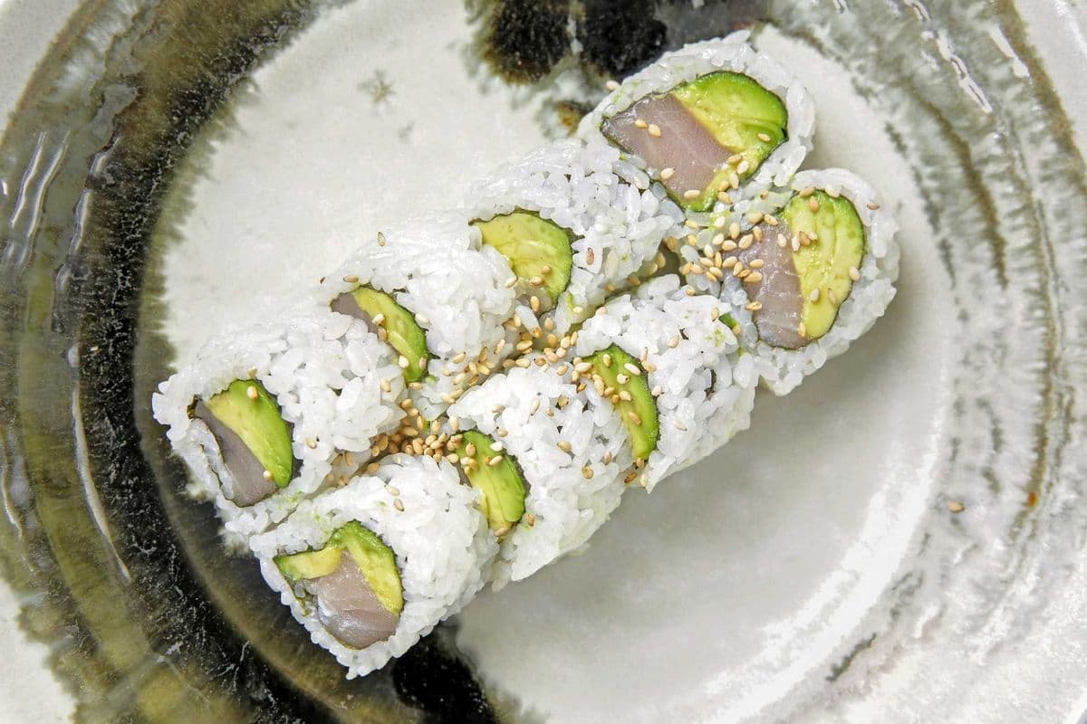 Tuna Avocado Roll (8 pcs)