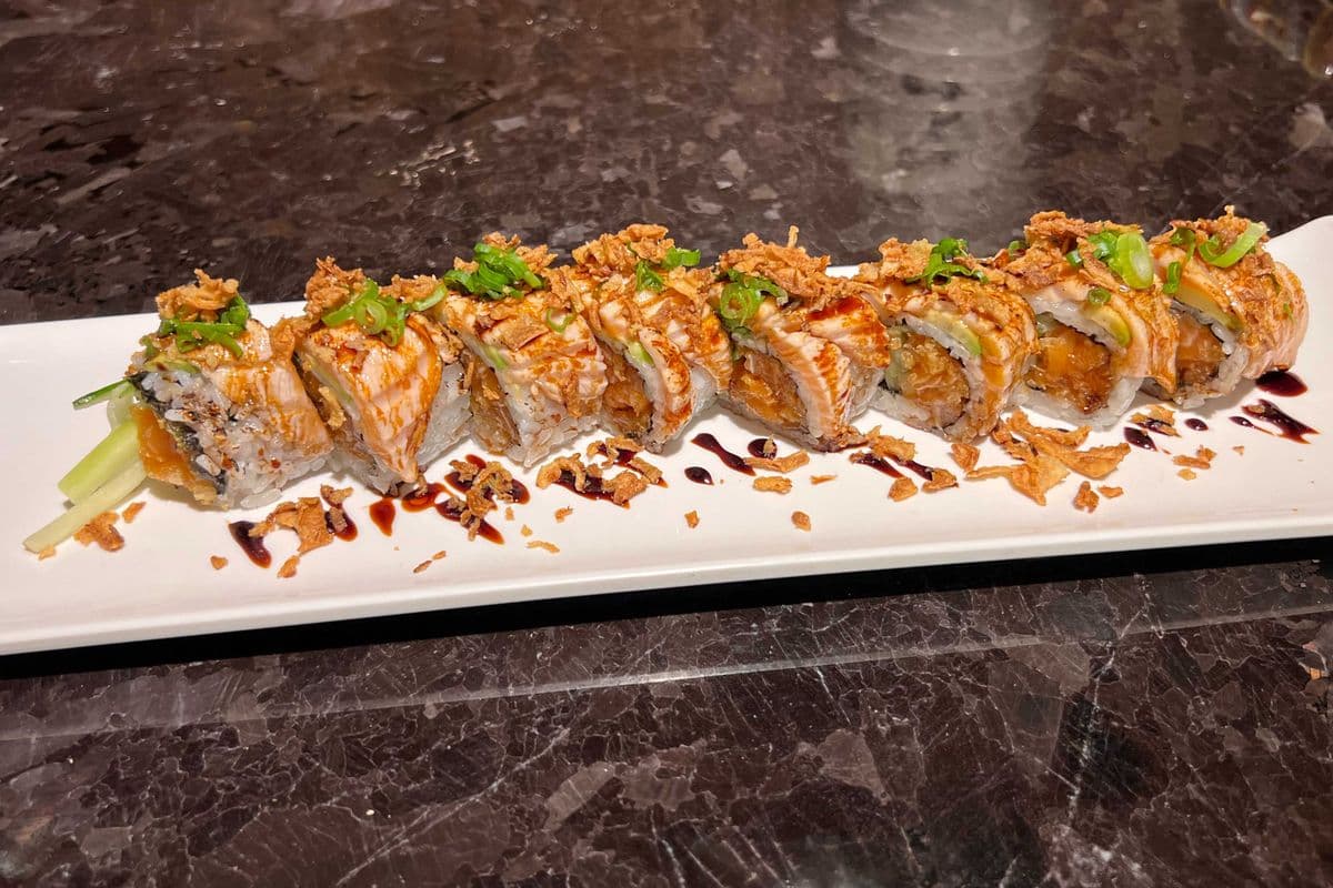 Seared Salmon Roll (8pcs)