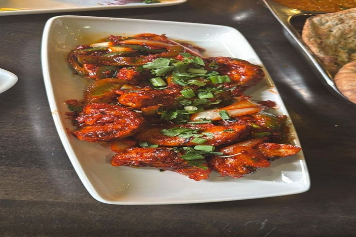 Veg Chilli Momos - (8pcs)