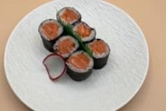 Salmon Roll (6 pcs)
