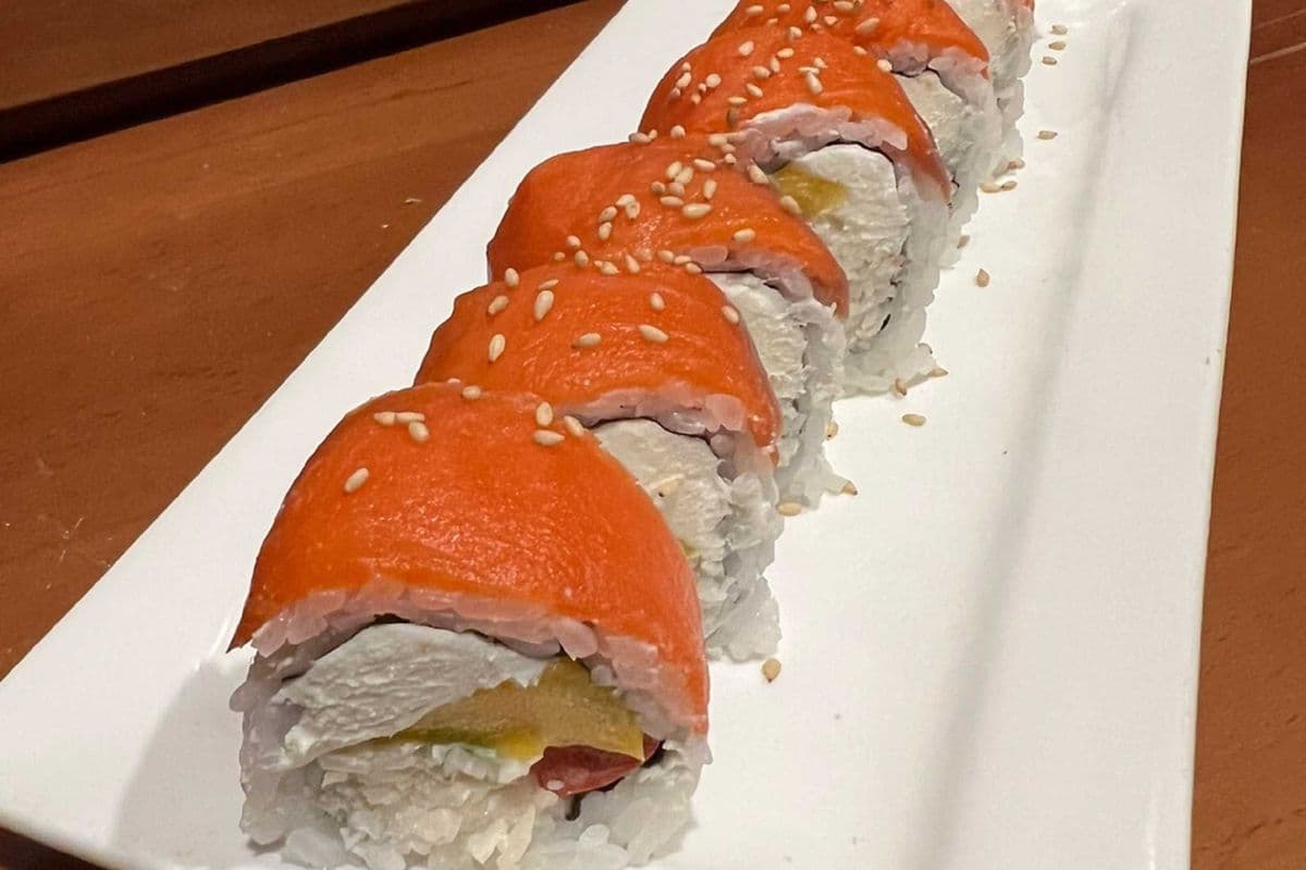 Smoked Salmon Cream Cheese Roll - Maki Sushi