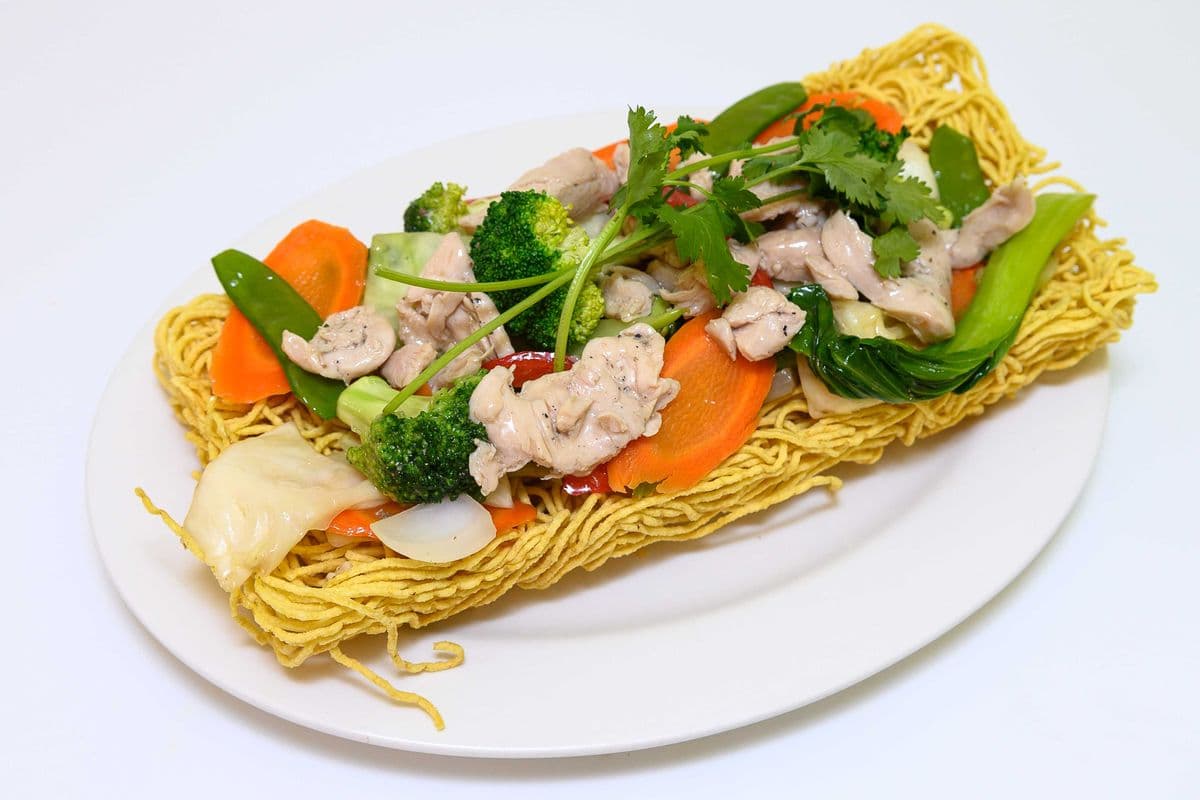 87. Stir-Fried Chicken and Vegetables on Crispy Egg Noodle