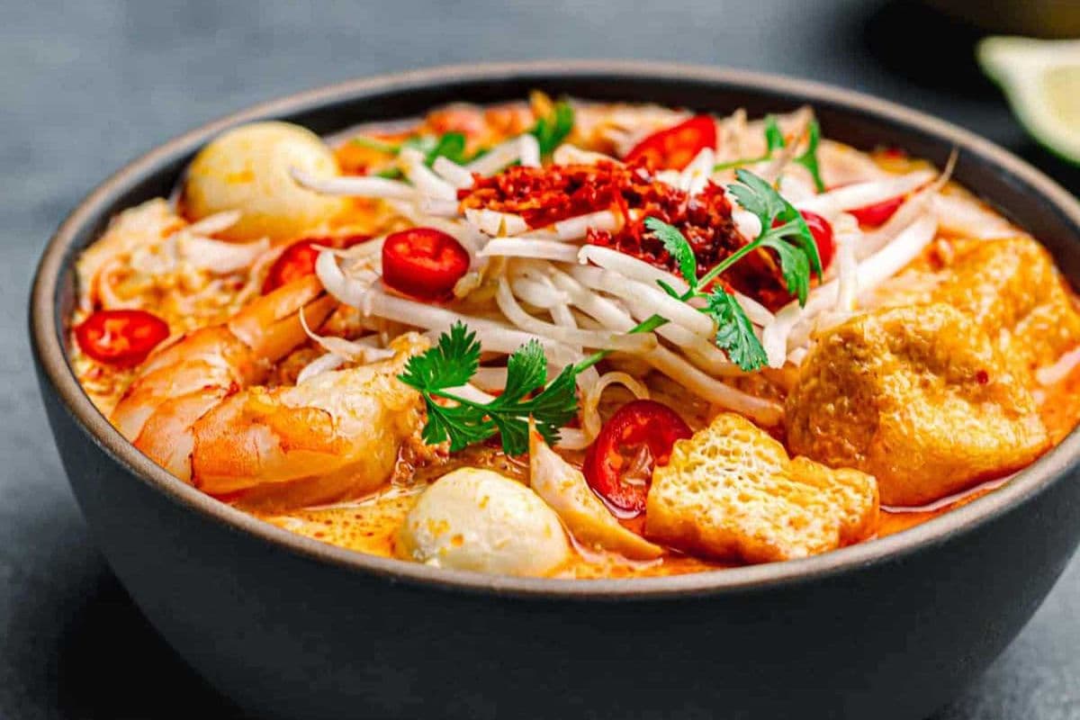 4. Spicy Seafood Noodle Soup Deluxe Combo