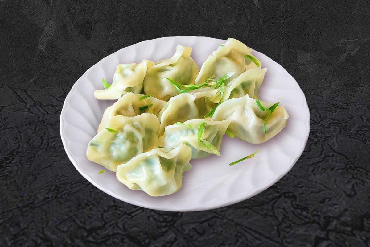 25. Handmade Chive and Pork Dumpling (8 pcs) 手工韭菜豬肉水餃