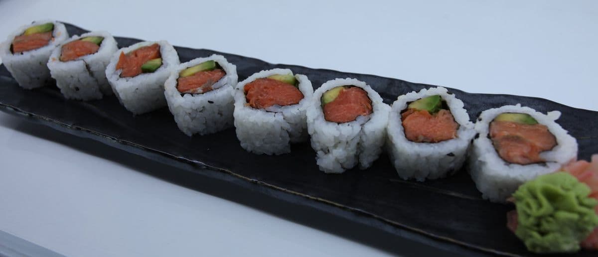 Smoked Salmon Roll (8pcs)