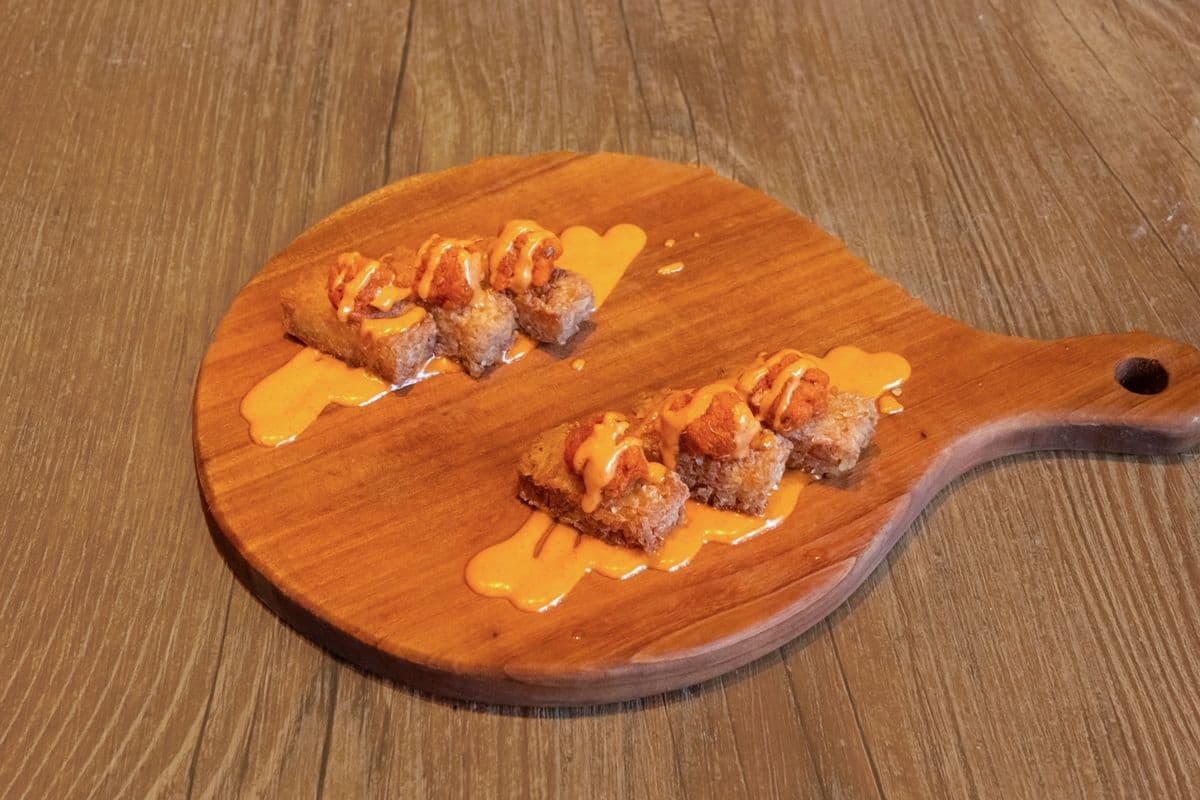 Spicy Tuna Crunch Oshi Sushi