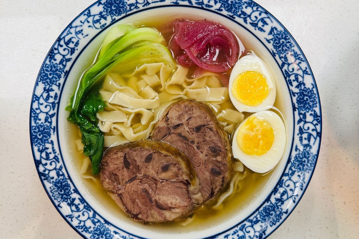 F3 清汤牛肉面 Clear Beef Noodle Soup
