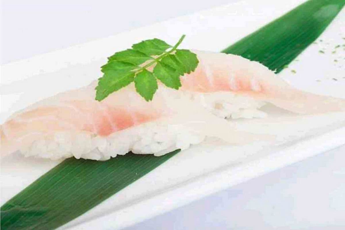 K4. Snapper Sushi (2 pcs)