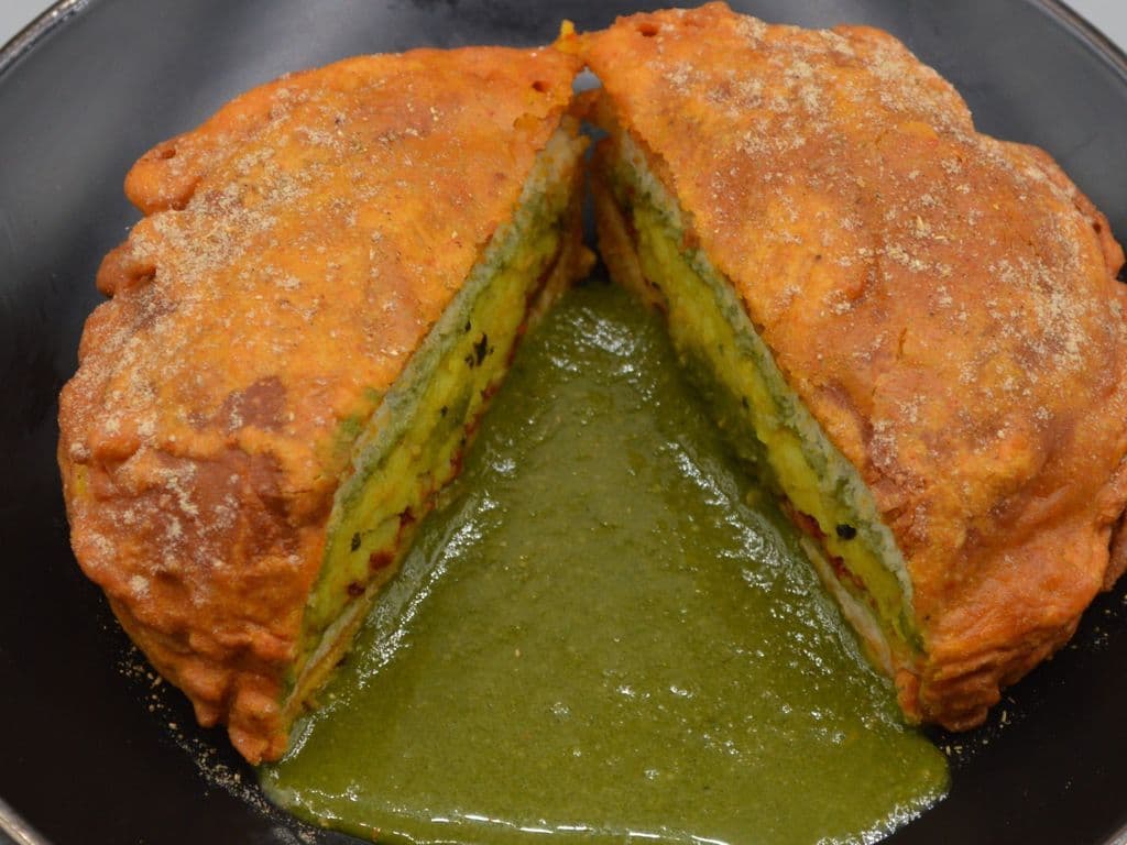 Ulta Vada Pav (1 pcs)
