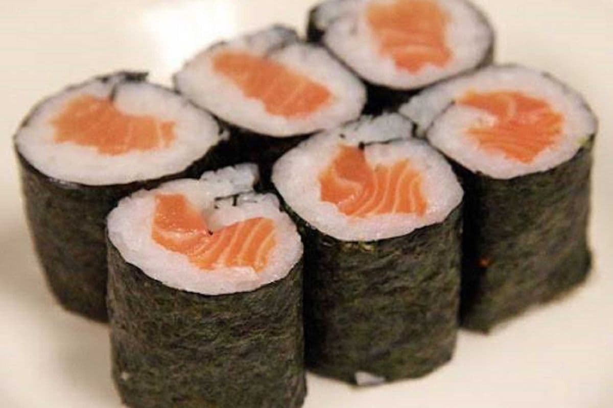 Salmon Roll (6 pcs)
