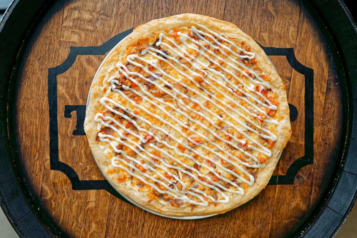 Donair Deluxe Pizza