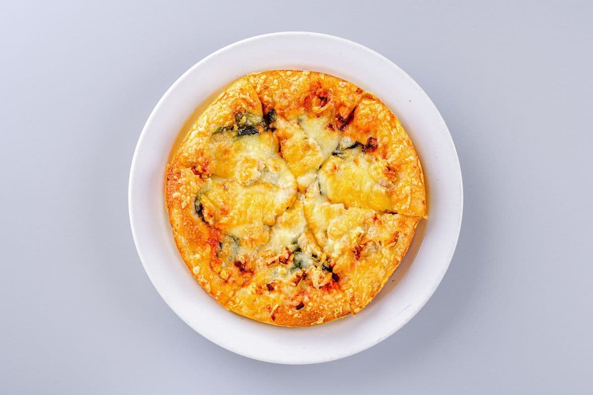 23. Large Spinach, Feta, and Chicken Pizza