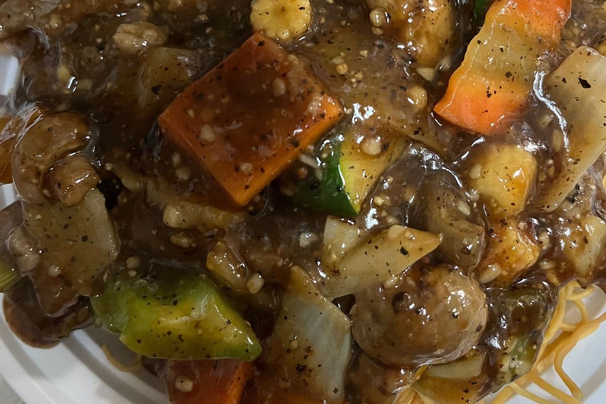 Beef in Black Pepper Sauce Crispy Chow Mein黑椒牛炒面