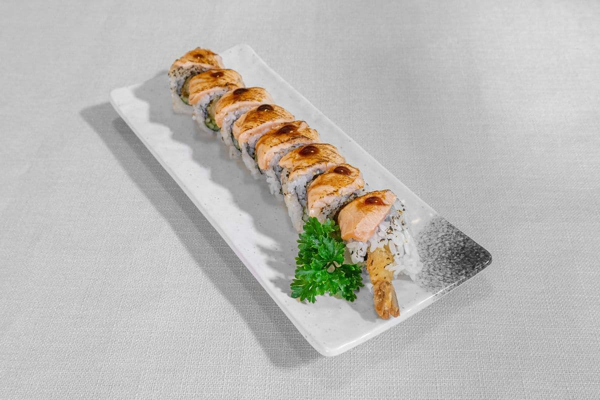 Torched Salmon Roll (8-10 pcs)