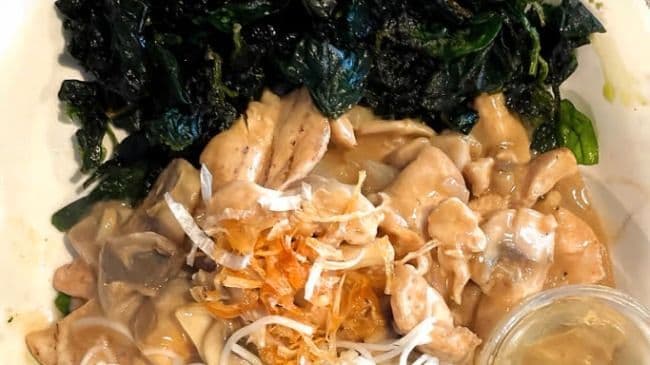 Viande sauté avec épinards croustillants / Stirfried Meat with Crispy Spinach