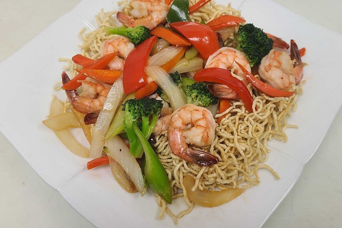 34. Stir Fried Shrimp with Assorted Vegetables on Crispy or Steamed Noodles