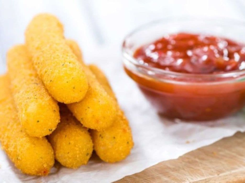 Mozzarella Cheese Sticks (5 pcs)