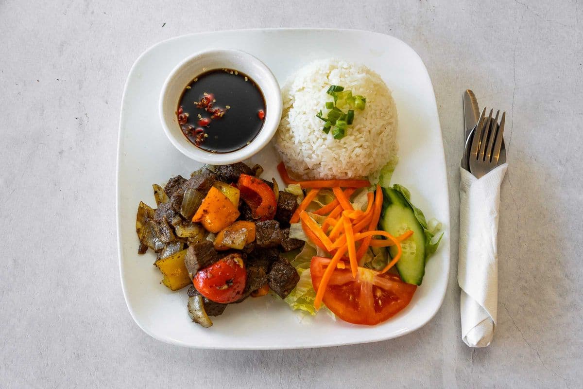 C8. Shaking Beef- Com Bo Luc Lac