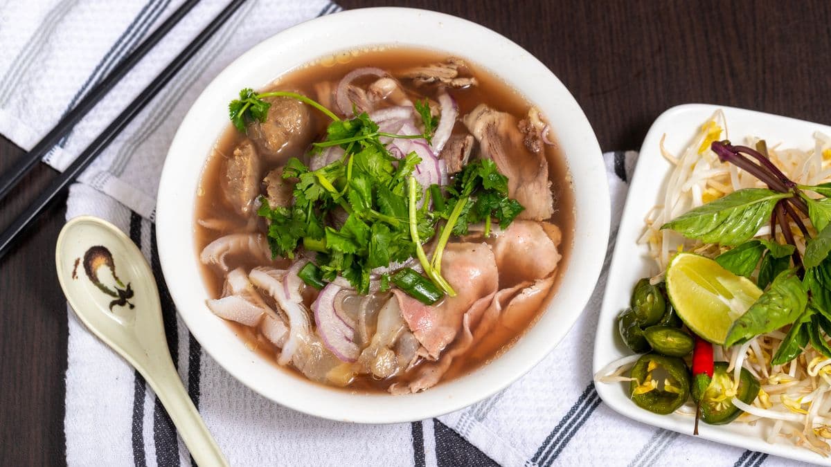 11. Que Huong Deluxe Pho