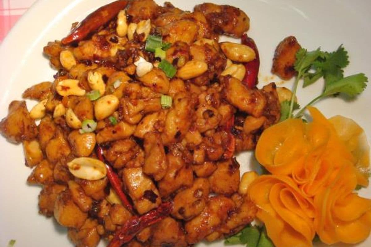 Diced Chicken with Pepper and Peanuts (Hot)