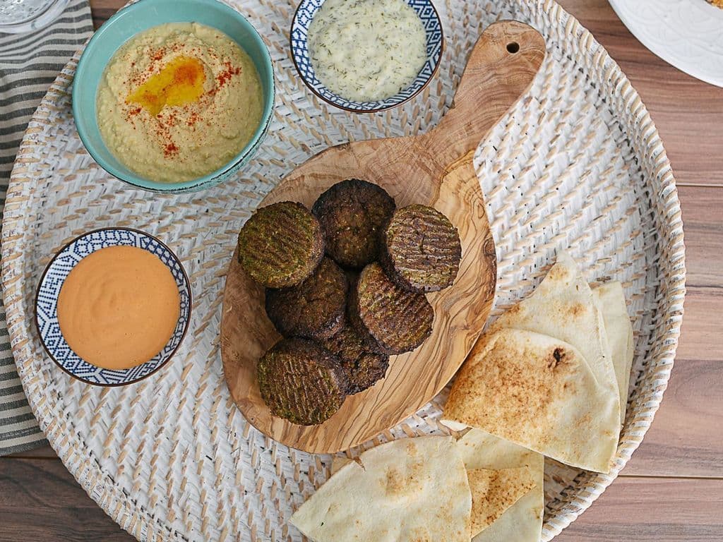Five Falafel Balls With Hummus