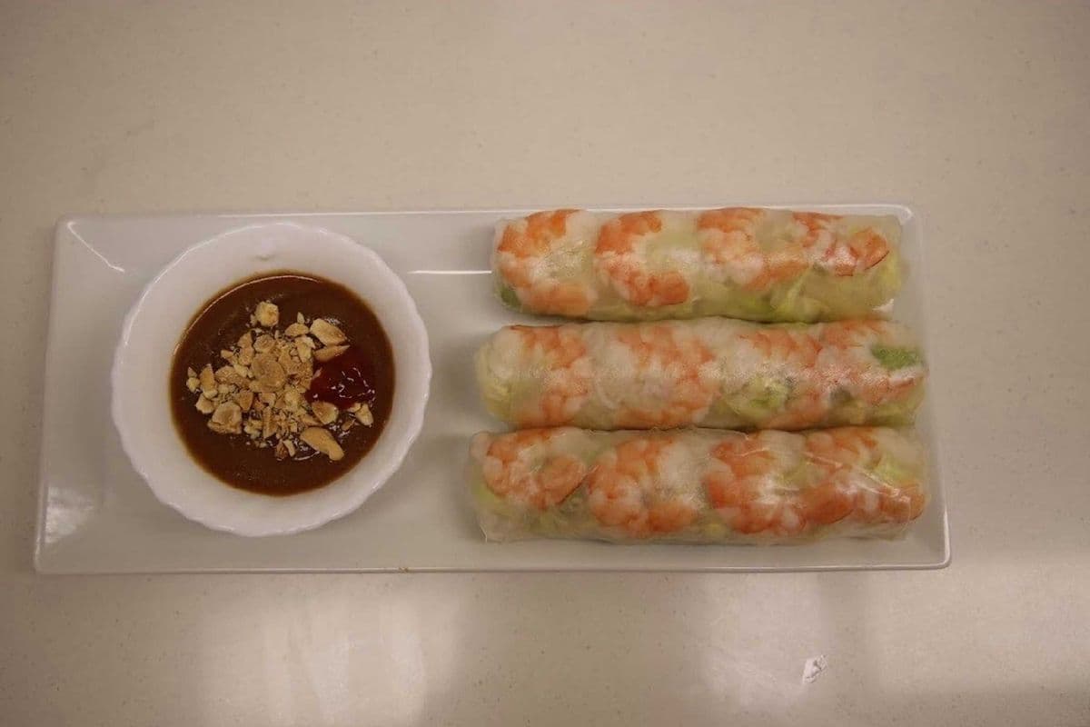 3. Salad Roll (3 Rolls)