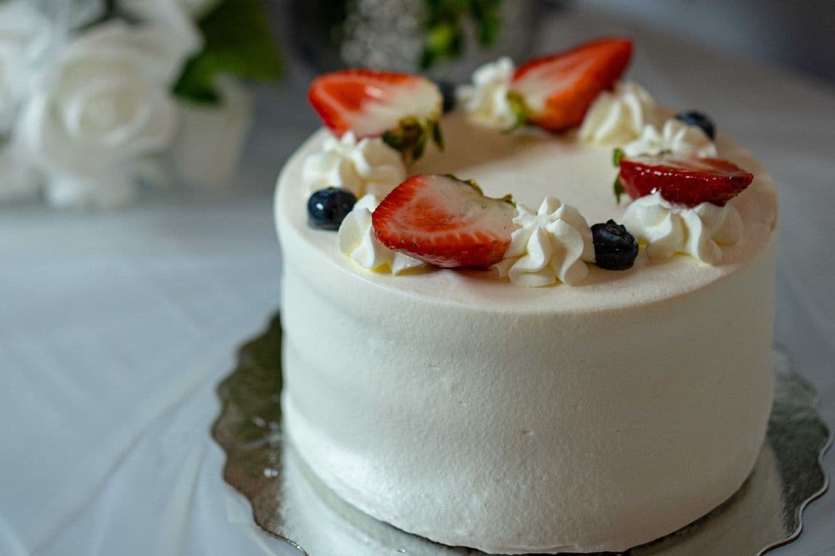 7" Strawberry Short Cake (Medium(7-in))