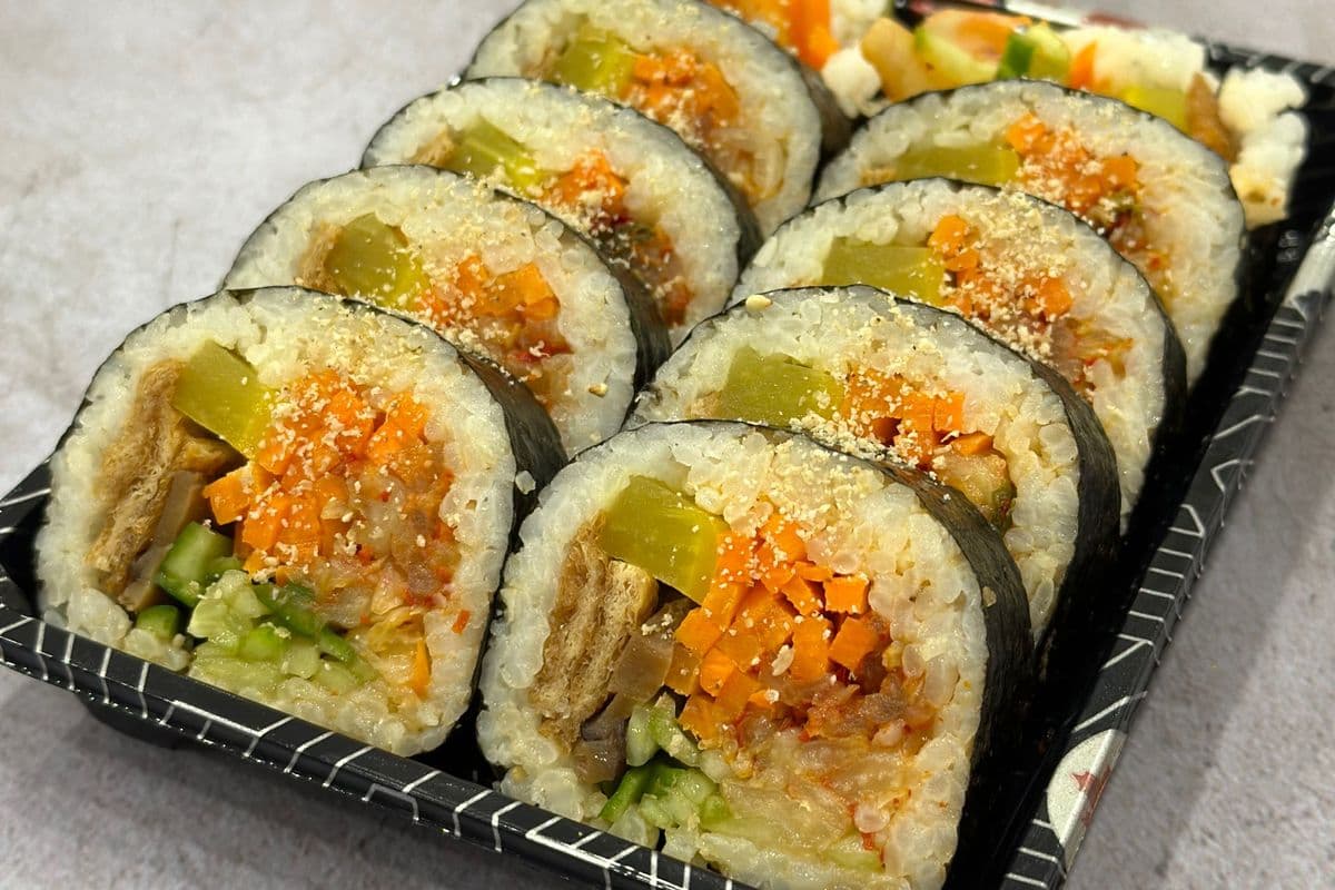 Kimchi Kimbap (10pc)