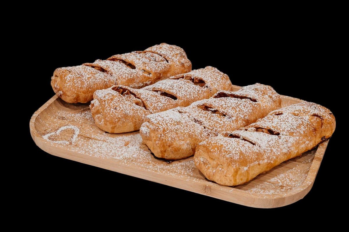 Apple Strudel (1 piece)
