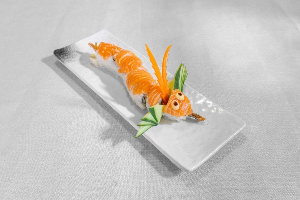 Golden Dragon Roll (8-10 pcs)