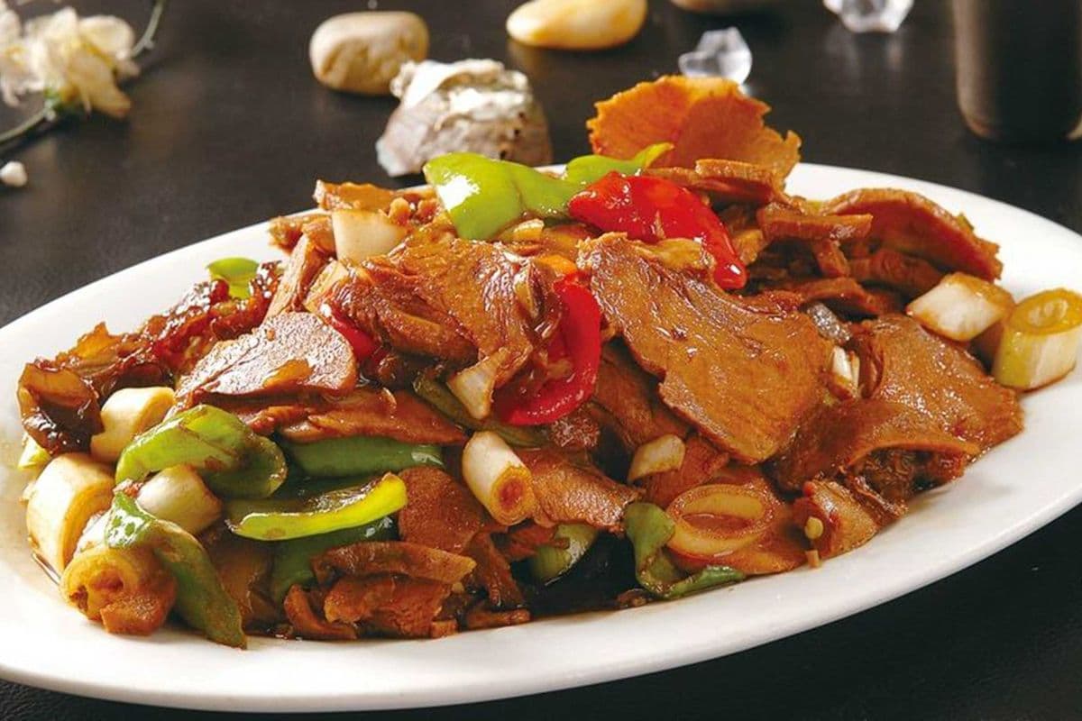 10. Sautéed Sliced Pork with Pepper and Chili (回锅肉)