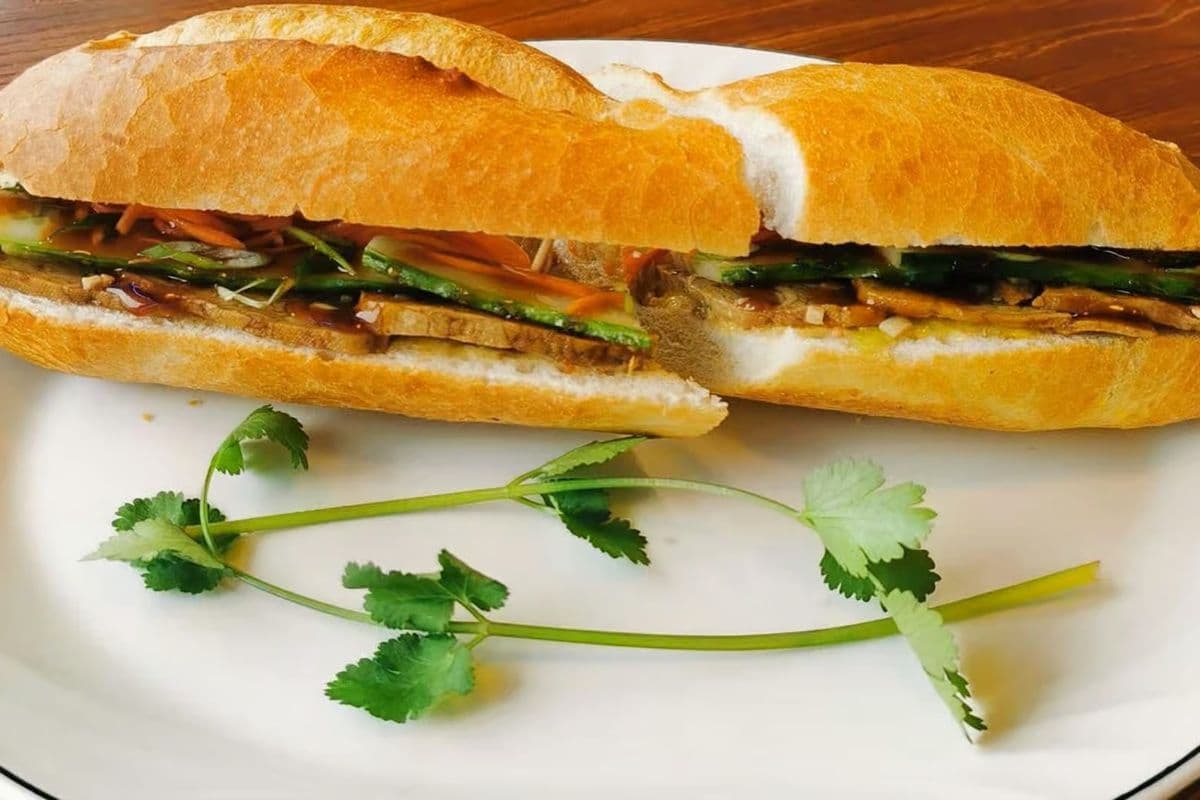 # 12 Banh mi végé / Veggie Banh Mi