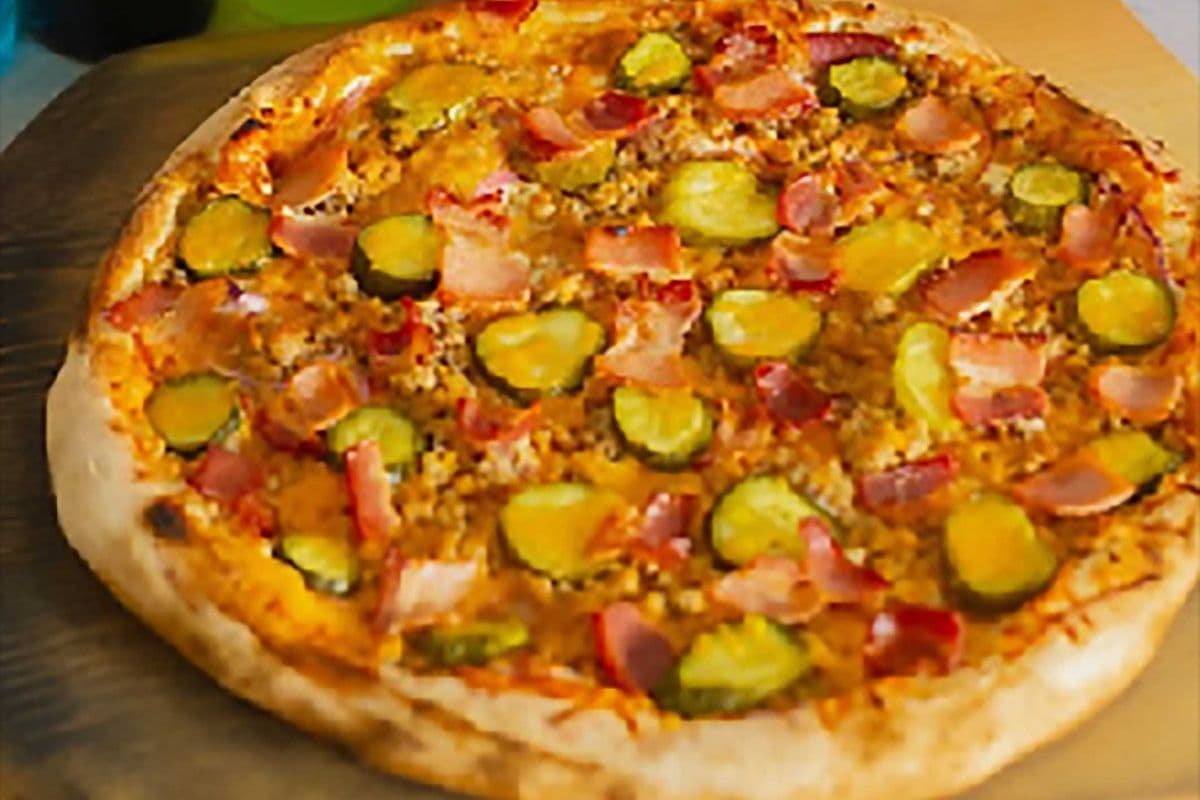 9" Bacon Cheeseburger Pizza (6 slices)
