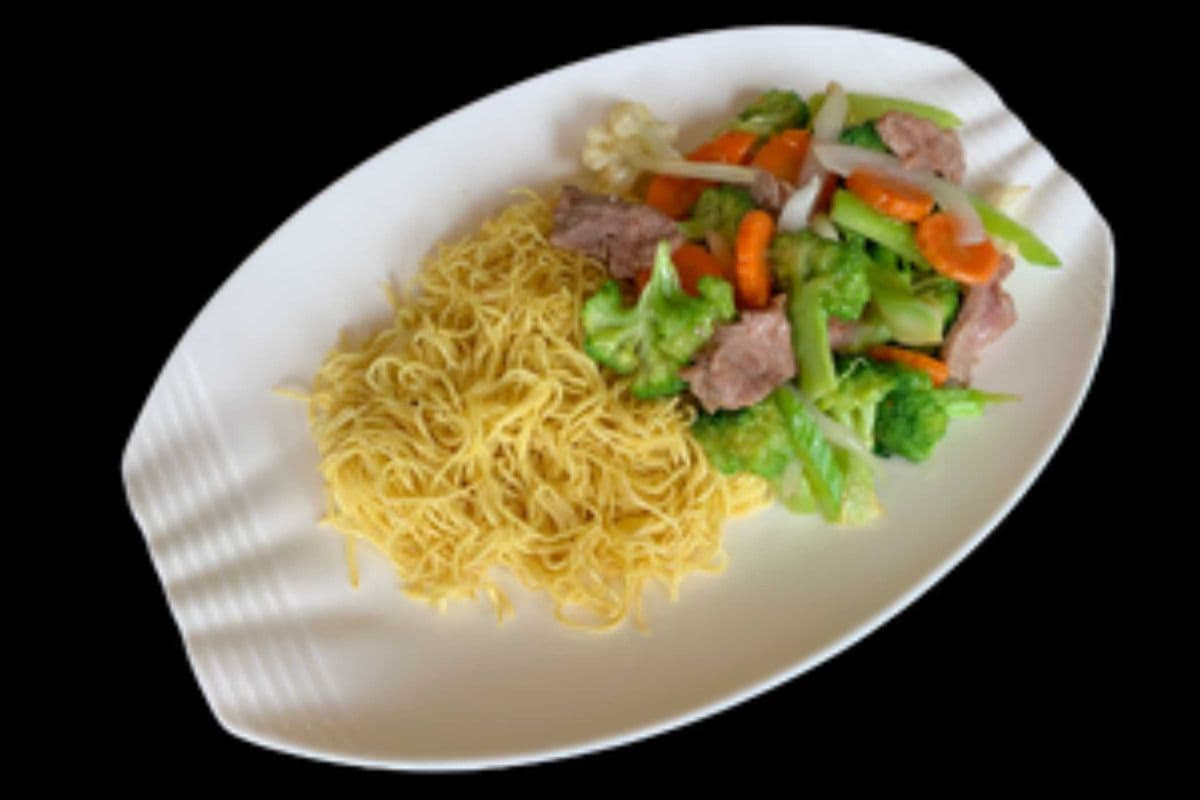 48. Cantonese Chow Mein with Beef