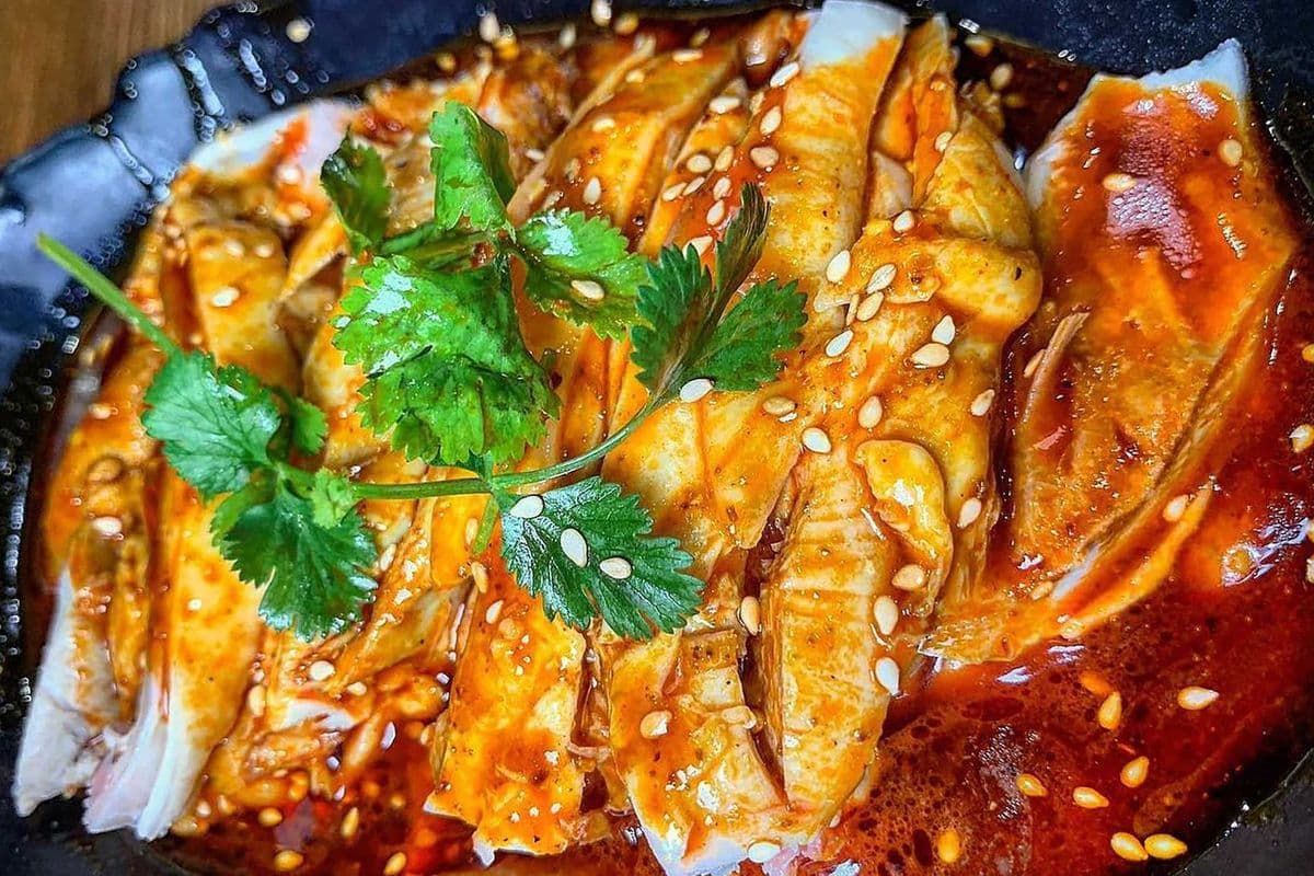A1. Steamed Chicken with Chilli Sauce