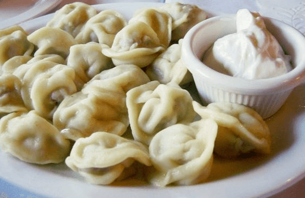 Tortellonnis agneau sauce beurre et crème sure.
