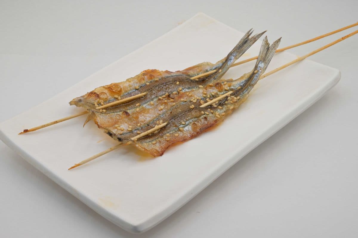 Grilled Hyporhamphus Sajori 烤马步鱼(2串)
