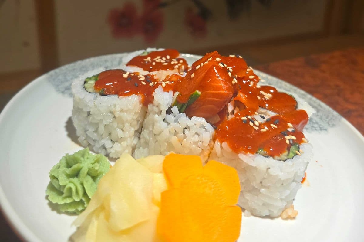 121. Spicy Salmon Roll