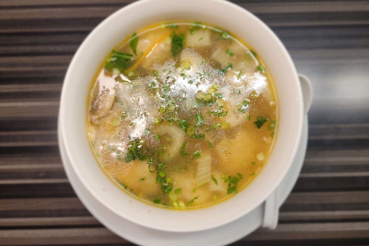 Red wonton soup