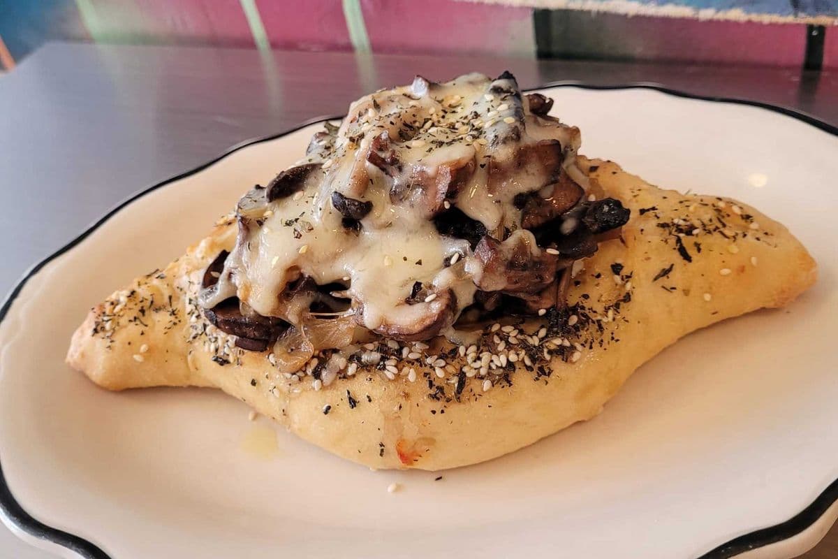 Mushroom and Cheese Peinirli