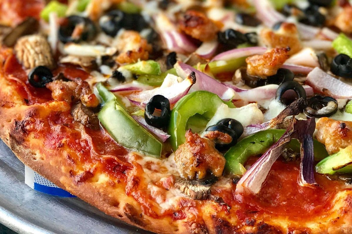 12" Deluxe Pizza